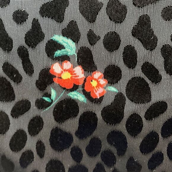 Capsule Black Satin Floral Curved Hem Top Size EU 45-US 14 - Picture 3 of 5